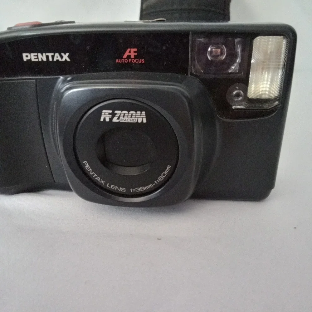 Pentax IQZoom 60 35mm Film Camera 38-60mm Macro Zoom with Case and‎ Manual